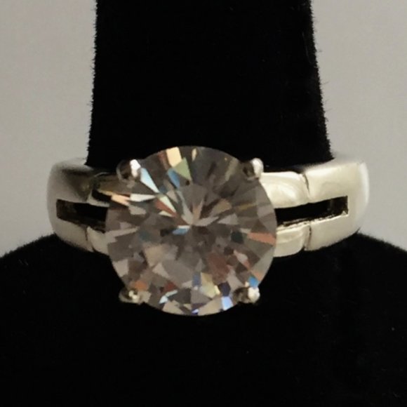 Solitaire Simulated Diamond Ring 925 Silver - Picture 1 of 5